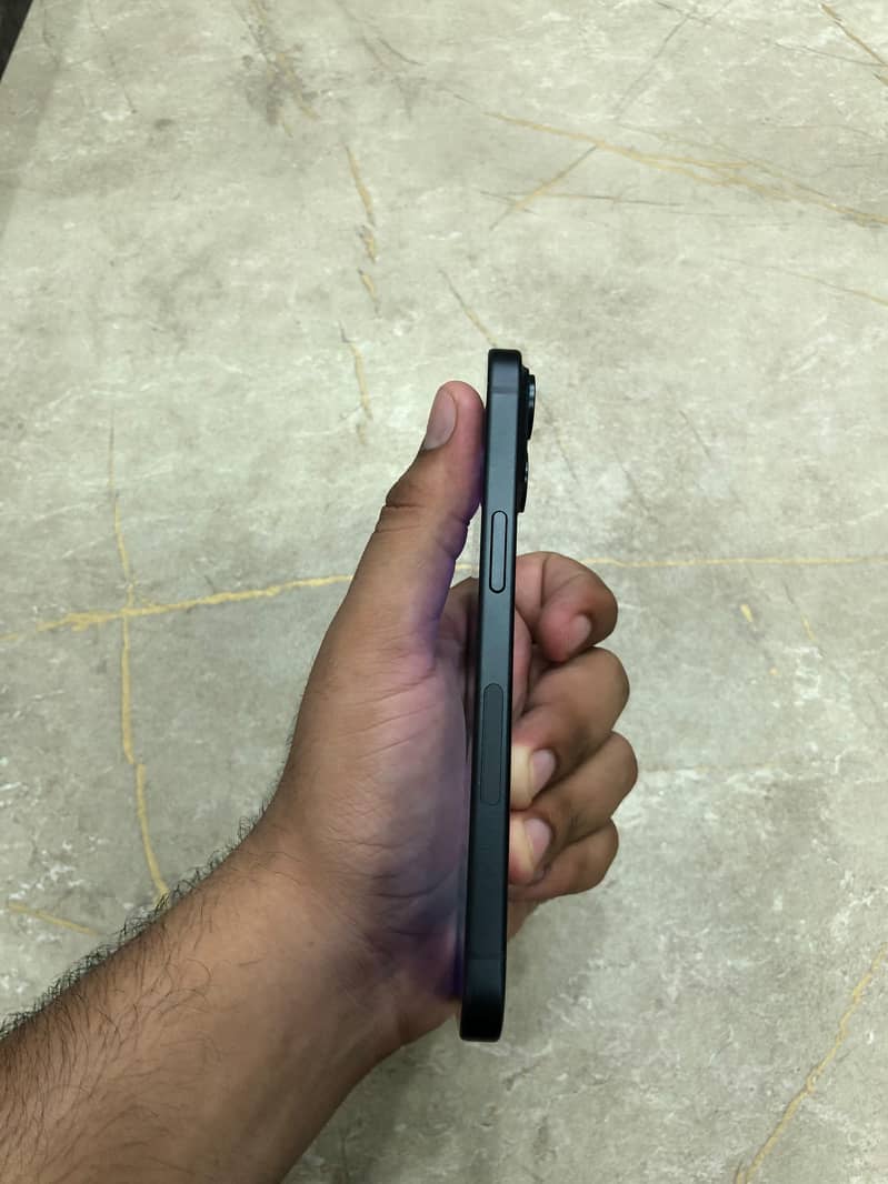 iPhone 15 2