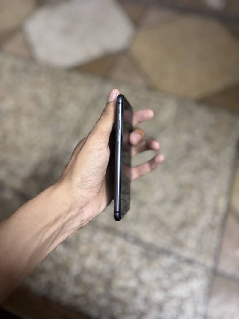 Apple iPhone 8 6
