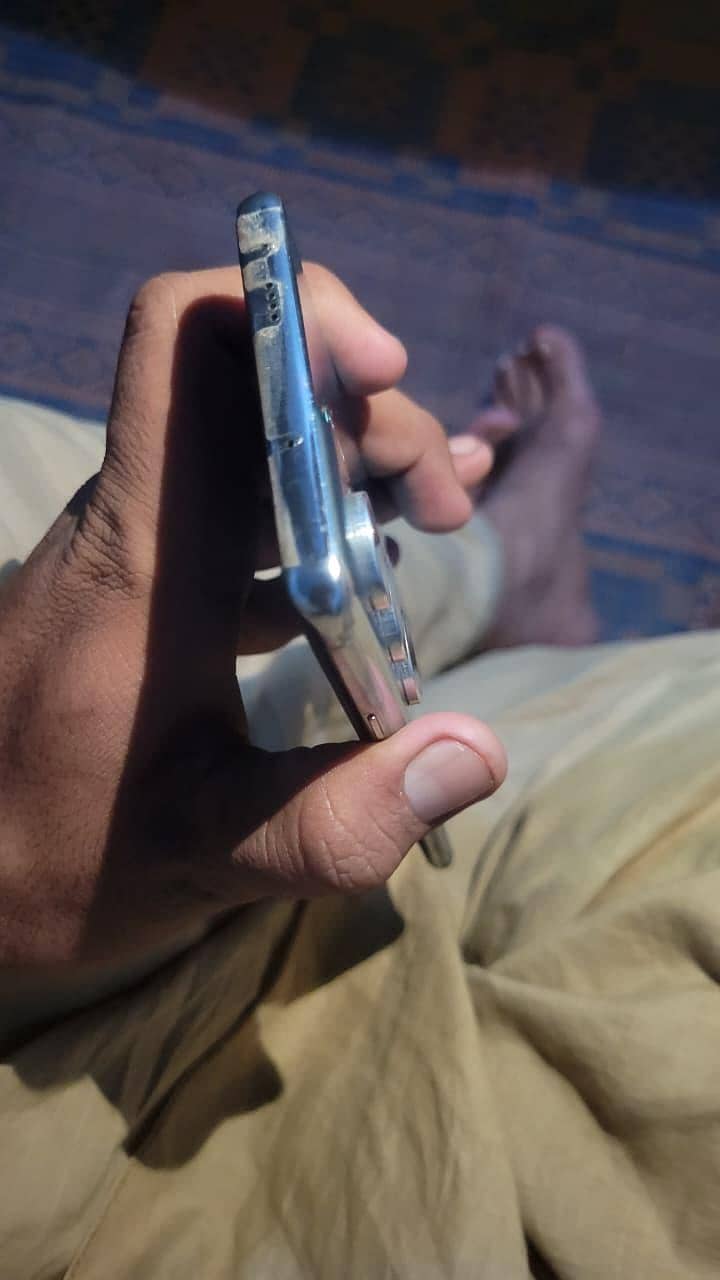 Tecno CAMON 40 Pro 6