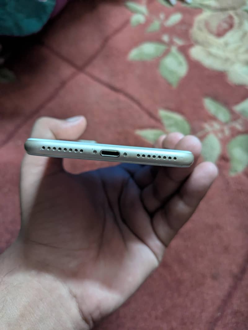 Apple iPhone 7 Plus 4