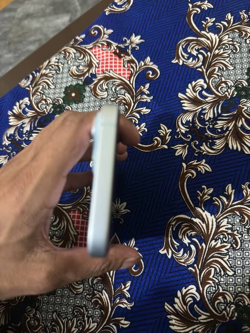 Apple iPhone 15 5