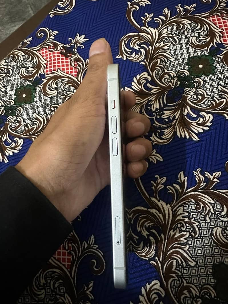 Apple iPhone 15 6