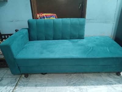 Deewan in sea green  colour hai green beautiful colour new condition