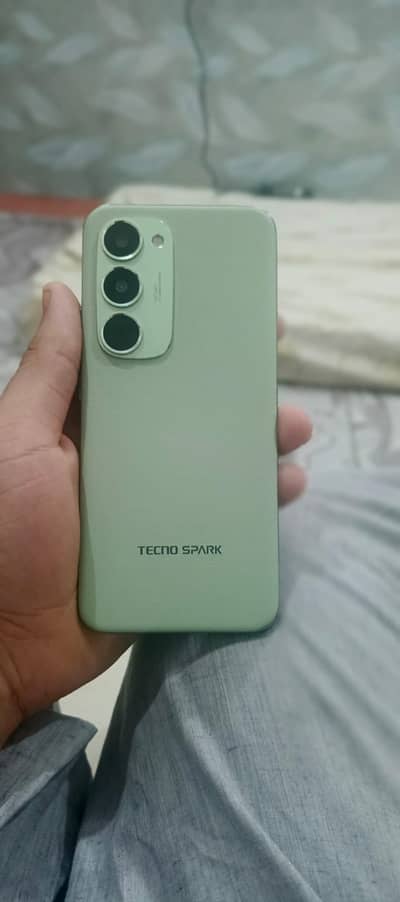 Tecno Spark 40 pro plus