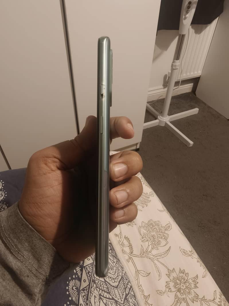 One Plus 9R 2