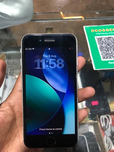 Apple iPhone SE