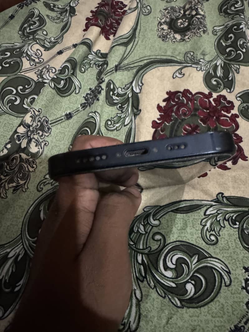 Apple iPhone 14 4