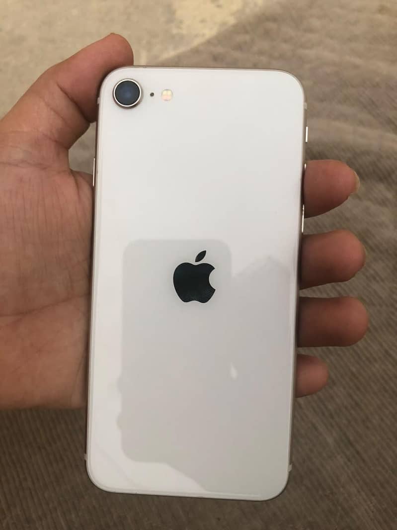 Apple iPhone SE 3rd generation 1