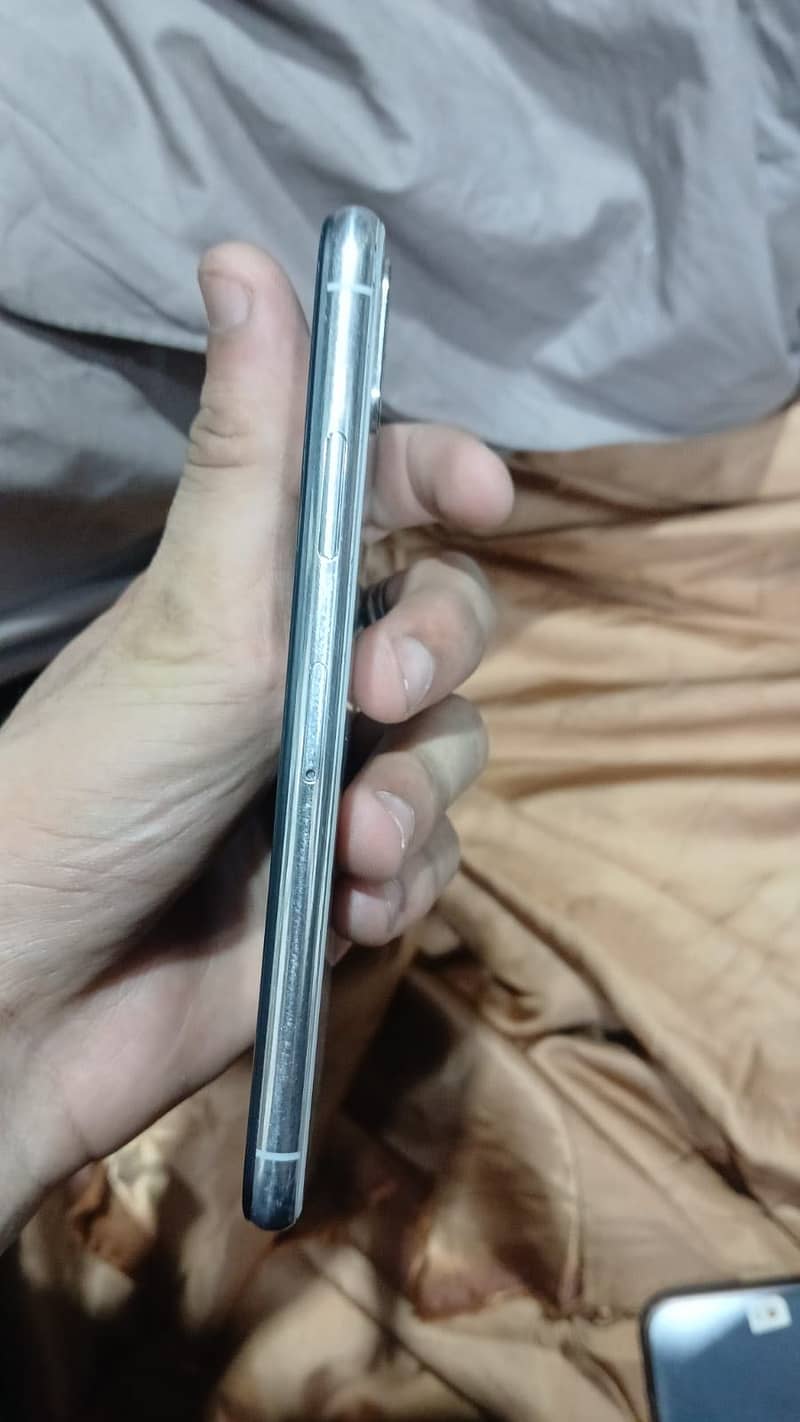 Apple iPhone X 3