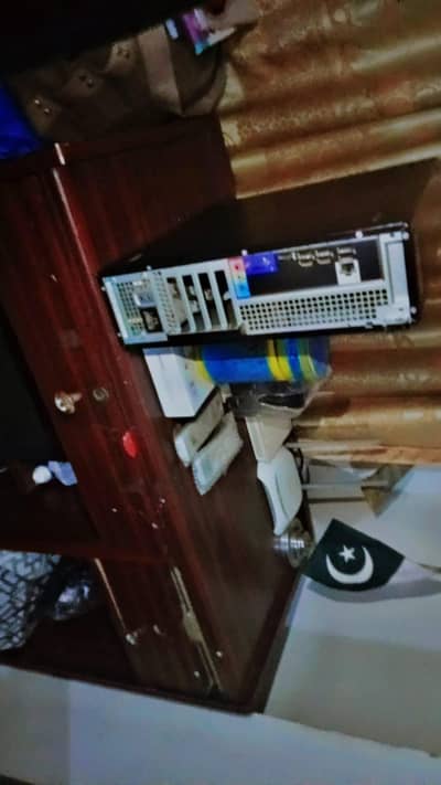 comcomputer table alhamdulillah wheels vagaira sab kuch all ok hai