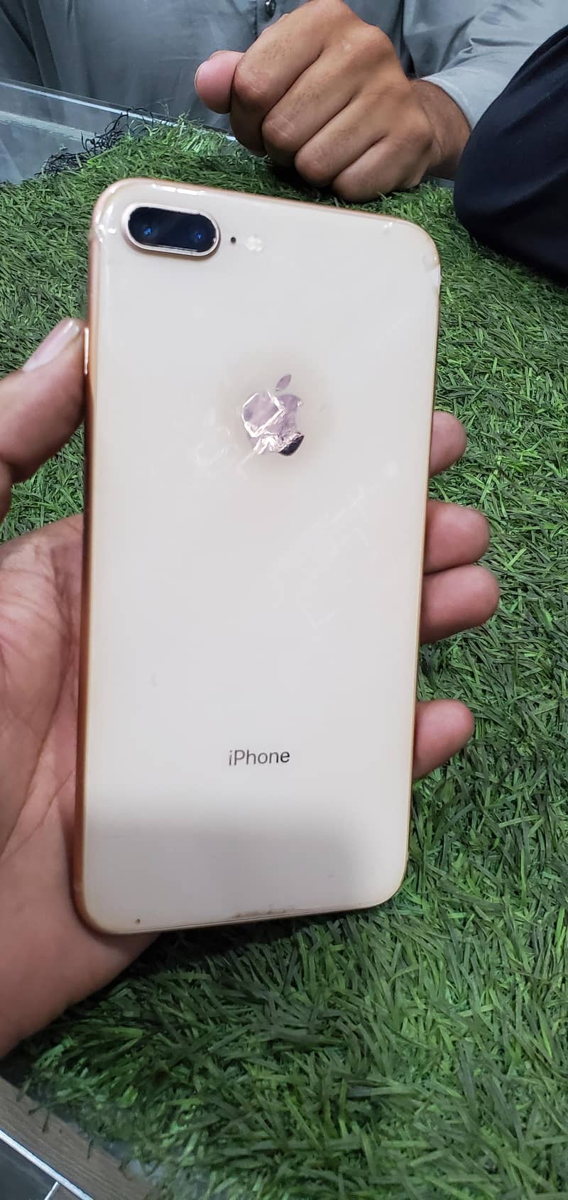 Apple iPhone 8 Plus 0