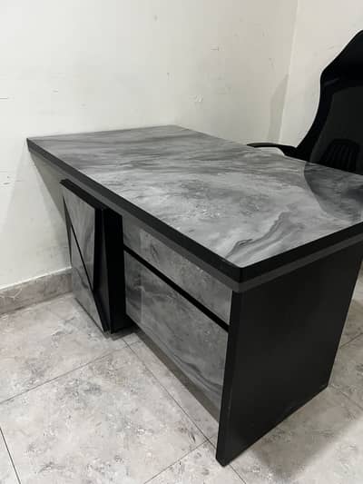 New office Table For Sale