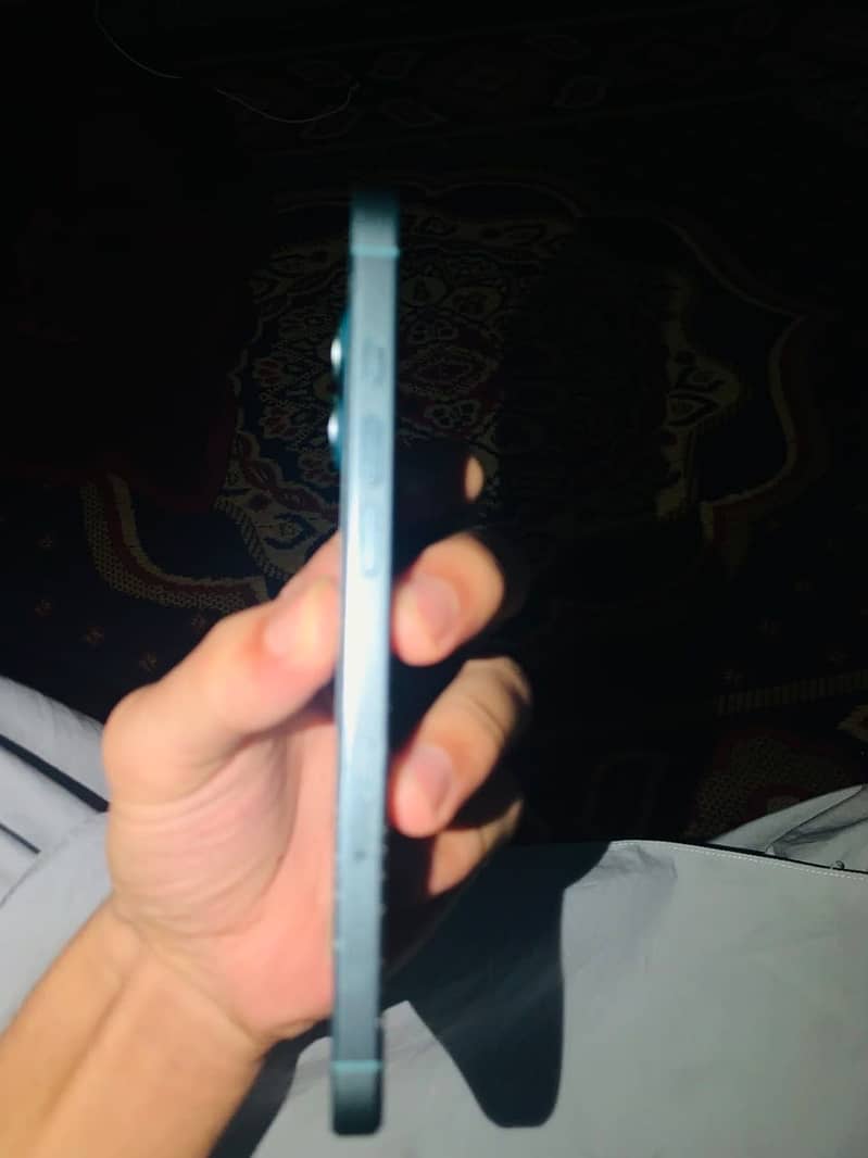 Apple iPhone 16 Plus 0