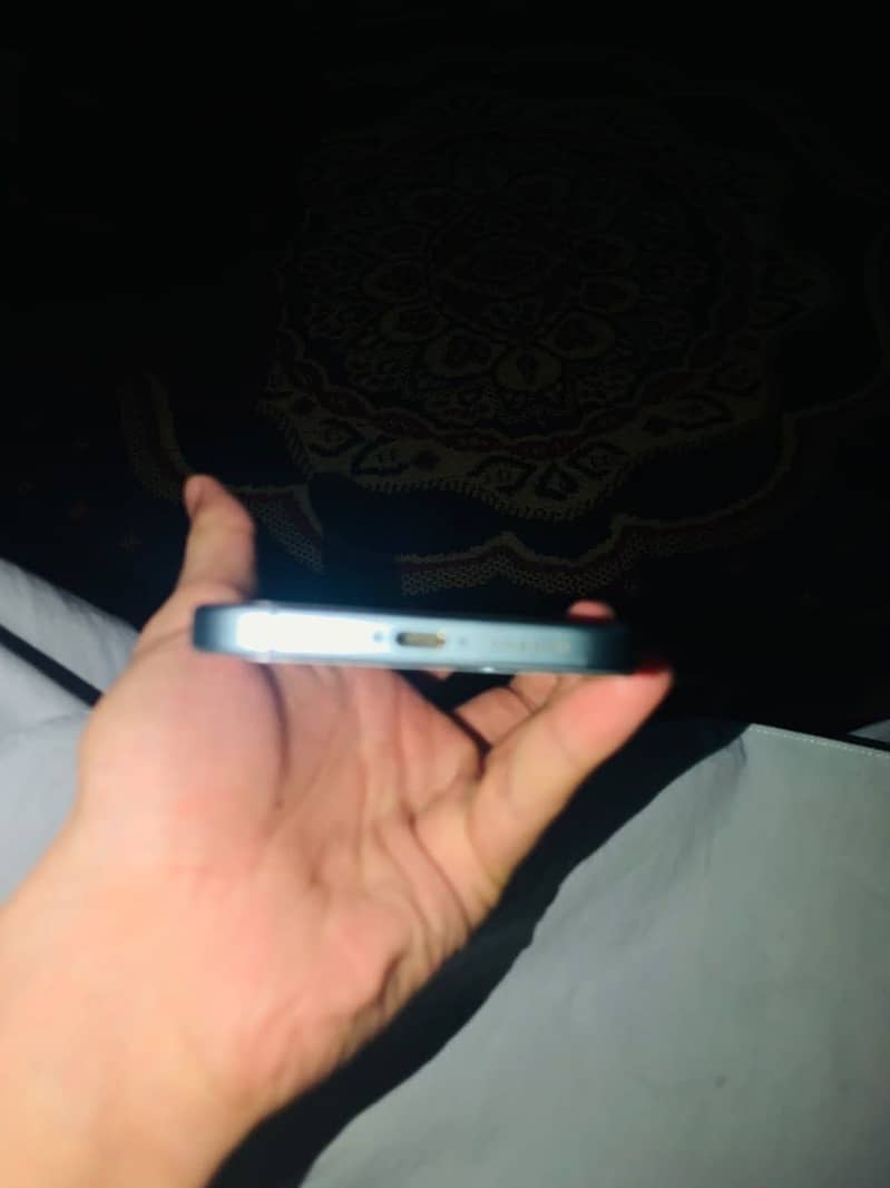 Apple iPhone 16 Plus 1