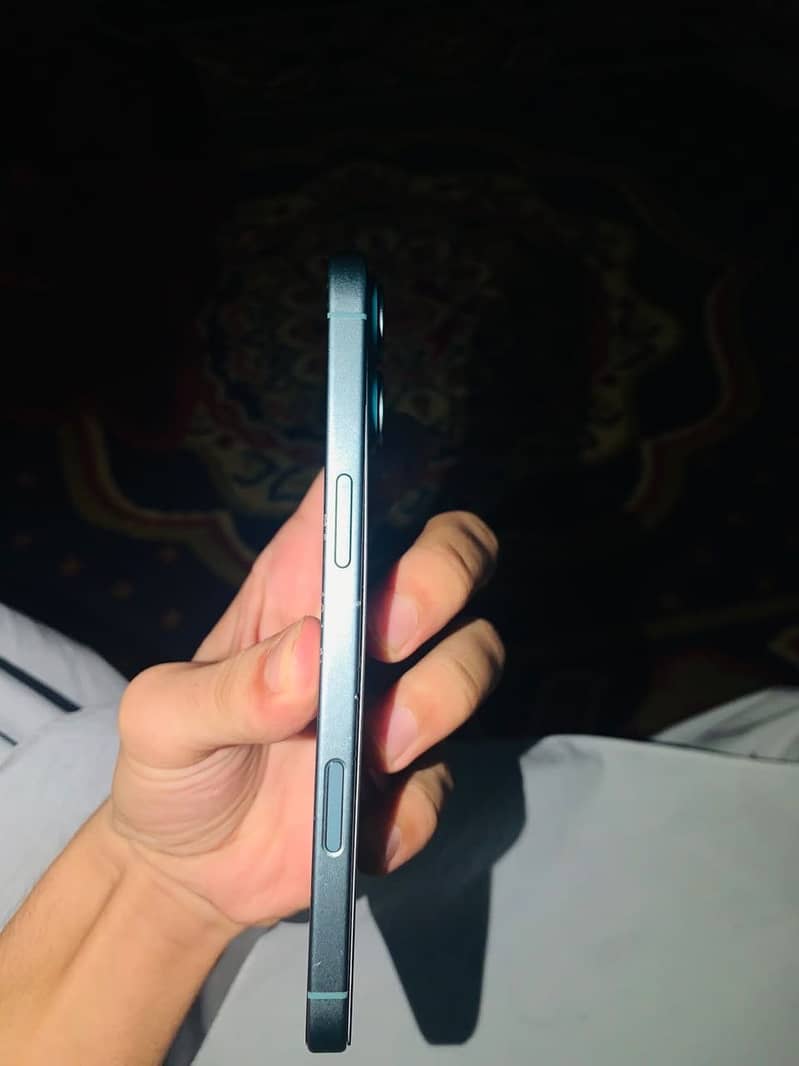 Apple iPhone 16 Plus 2