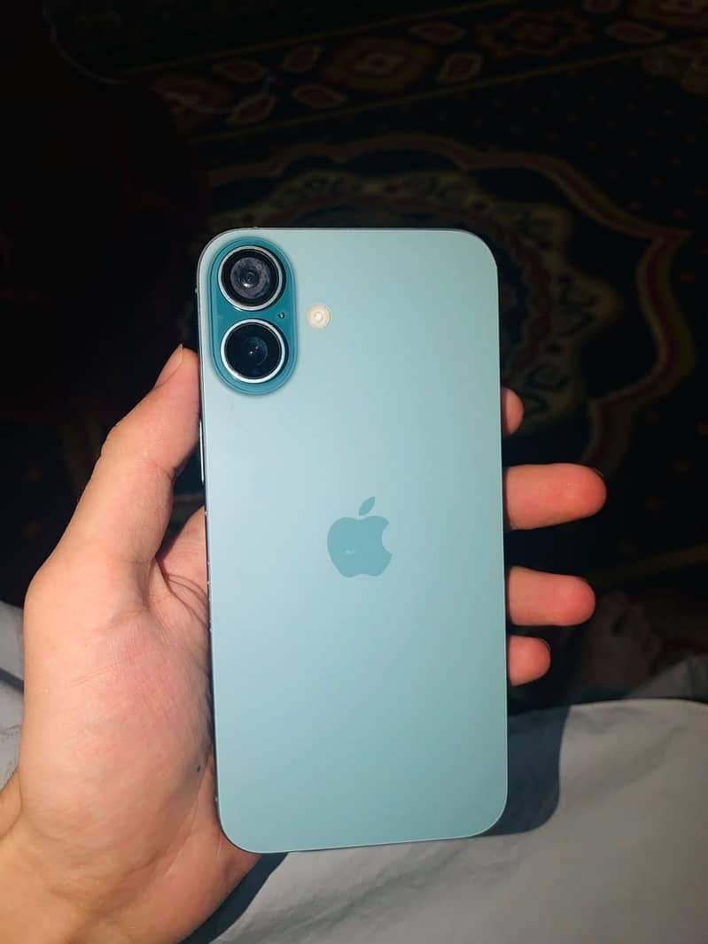 Apple iPhone 16 Plus 3