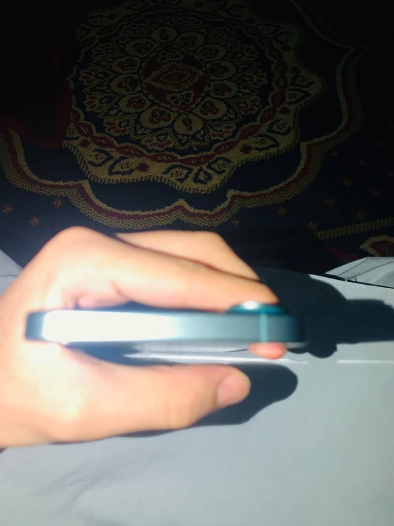 Apple iPhone 16 Plus 4