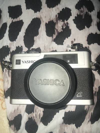yashika camera with light