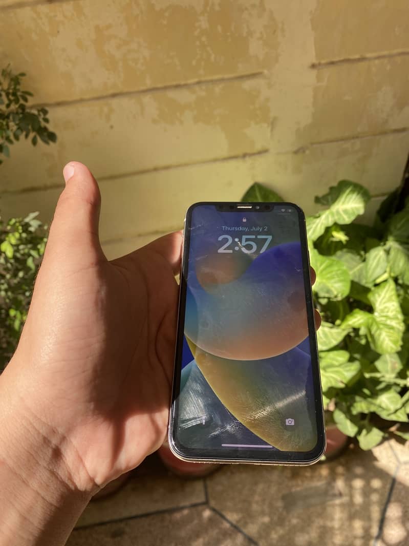 Apple iPhone X 4