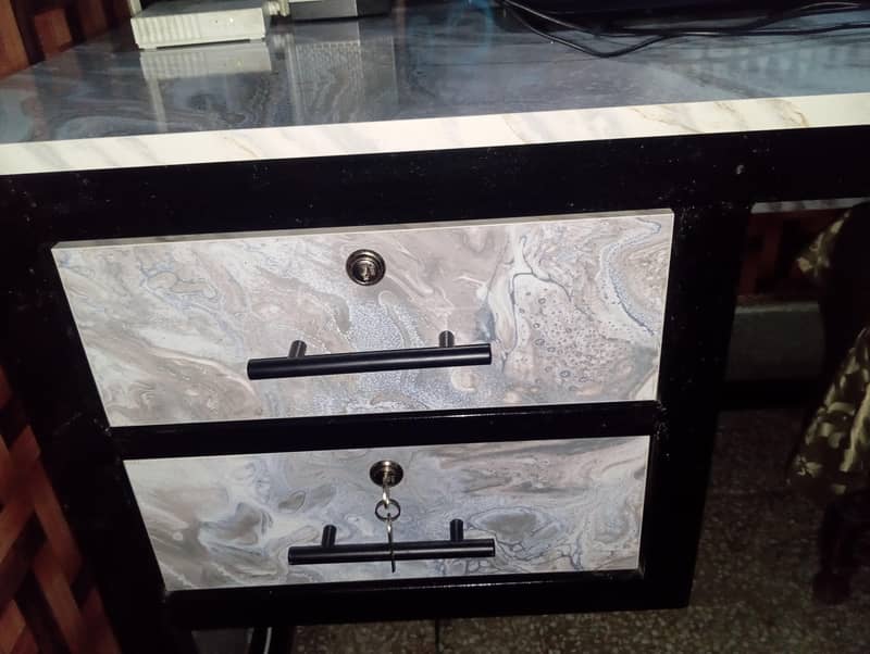 Computer Table 1