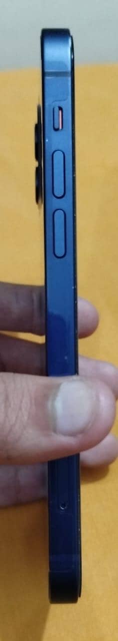 Apple iPhone 12 4