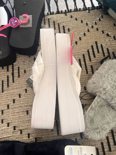 Primark Memory Foam Flip Flops – White – New – Size UK 5/6