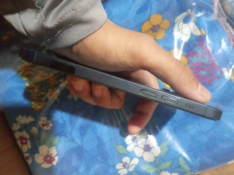 Apple iPhone 12 Prot 3