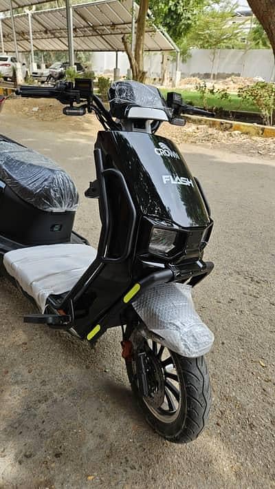 crown flash black color