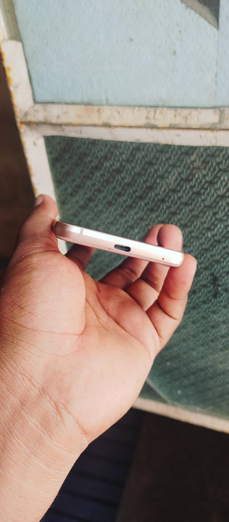Sharp Aquos Sense 3 basic 2