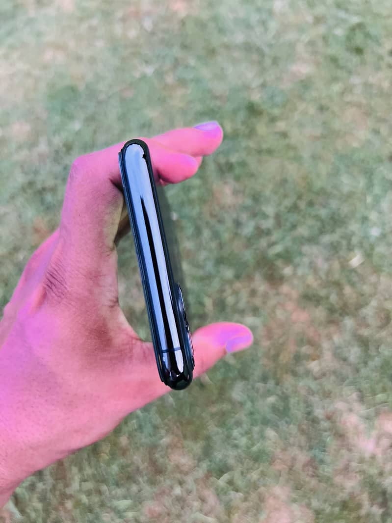 Apple iPhone 11 Pro Max 2