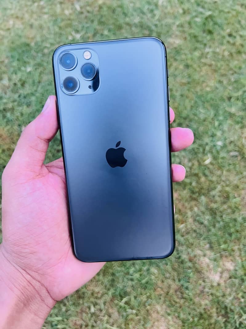 Apple iPhone 11 Pro Max 4