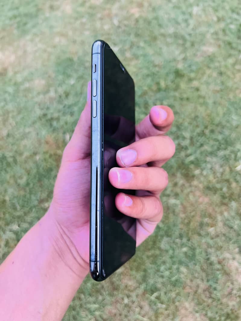 Apple iPhone 11 Pro Max 6
