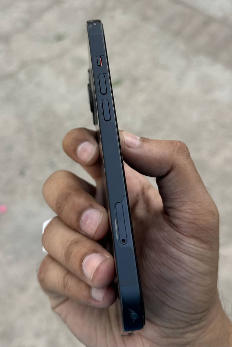 Apple iPhone 13 2