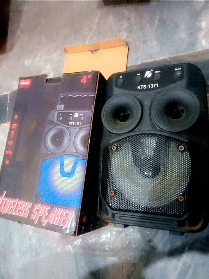 BLUETOOTH SPEAKERS 3