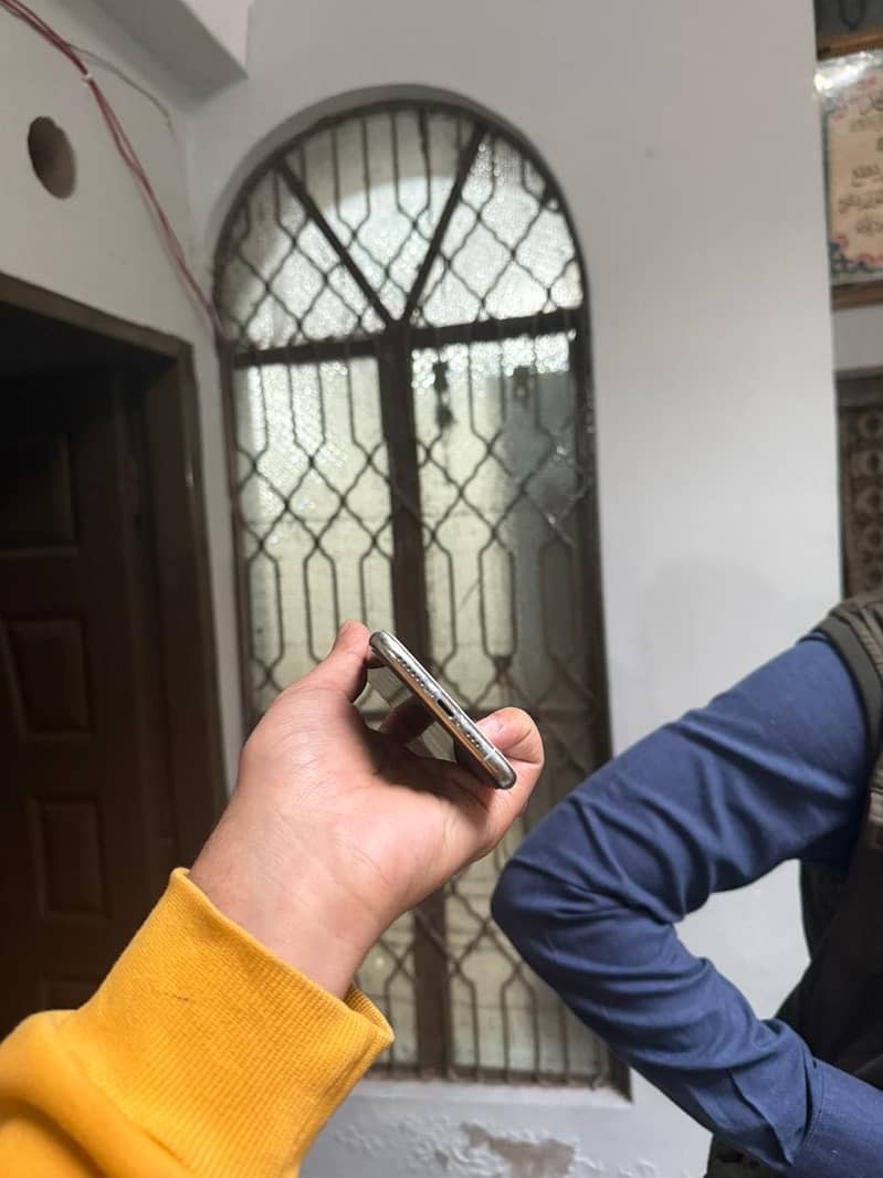 Apple iPhone 11 Pro 2