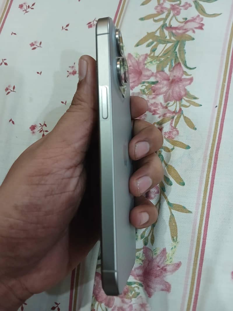 Apple iPhone 15 Pro Max 2