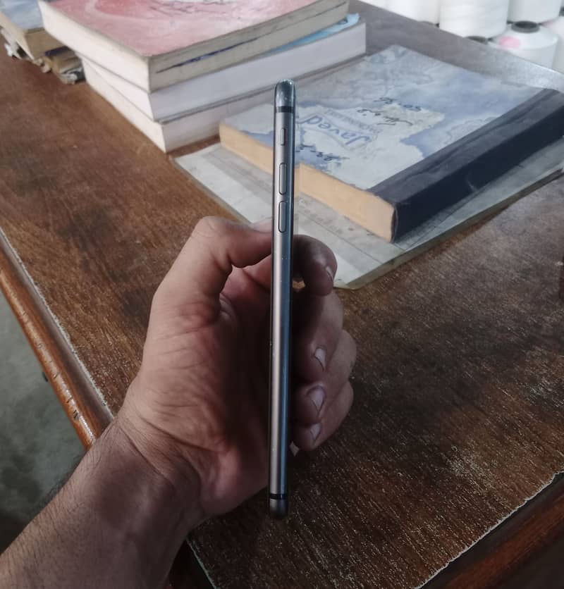 Apple iPhone 8 Plus 3