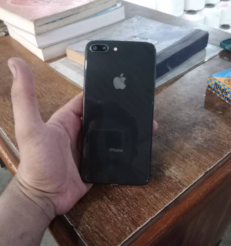 Apple iPhone 8 Plus 4