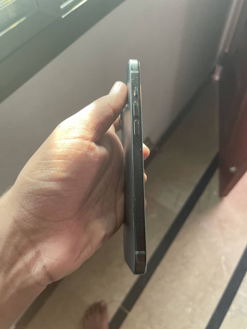 Apple iPhone 15 plus 2