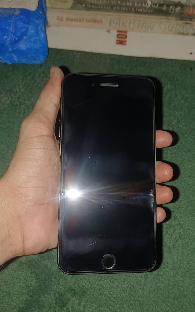 Apple iPhone 7 Plus 0