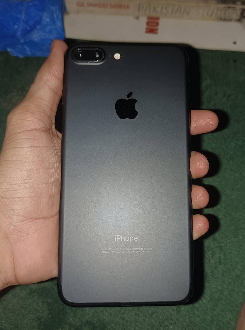 Apple iPhone 7 Plus 1