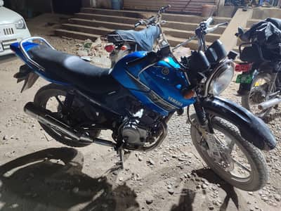 YAMAHA YBR 2017 urgent sale fix price