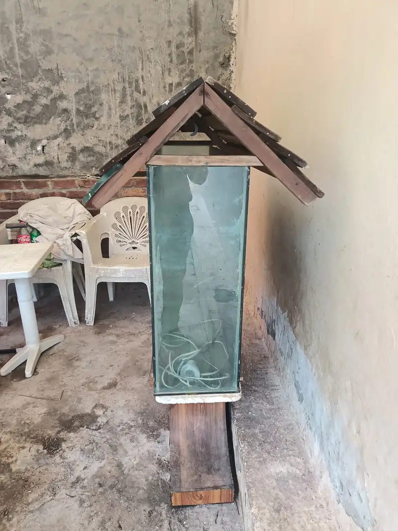 4 Feet Glass Aquarium Set (Hut Hood + Matching Base Stand) — photo 2