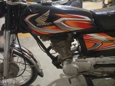Honda 125 2022 model 24 register Karachi urgent sale 03/15/2/3/9/66/58