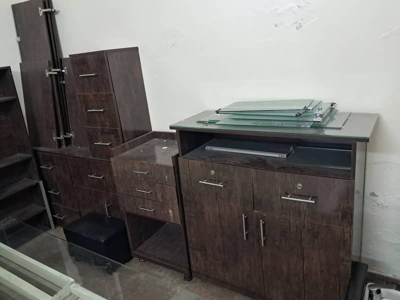 ​بیوٹی سیلون کا تمام سامان برائے فروخت 3