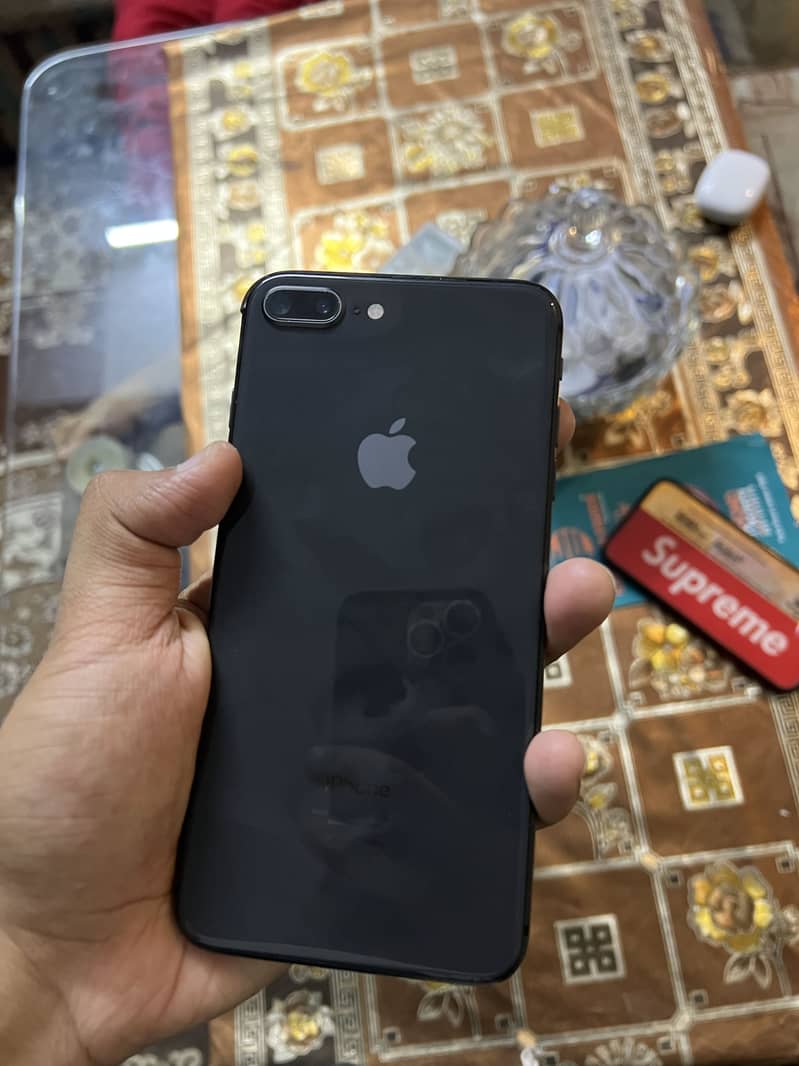 Apple iPhone 8 Plus 1