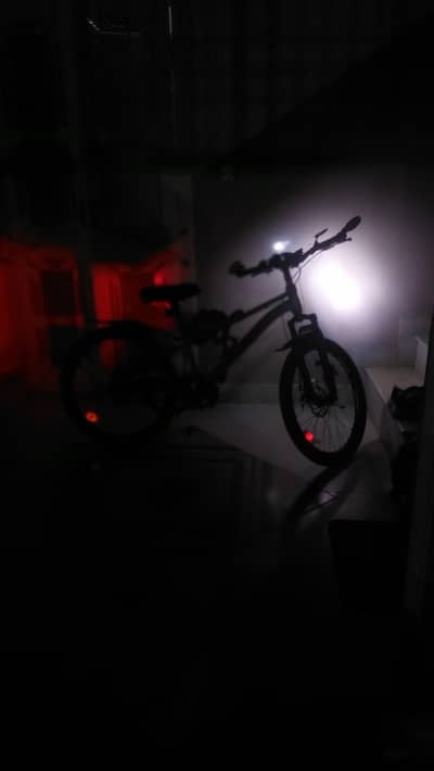 Like New Bicycle – Smooth Ride & Excellent Condition -Great Deal !