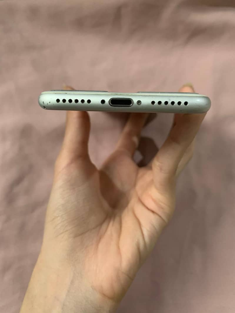 Apple iPhone 7 1