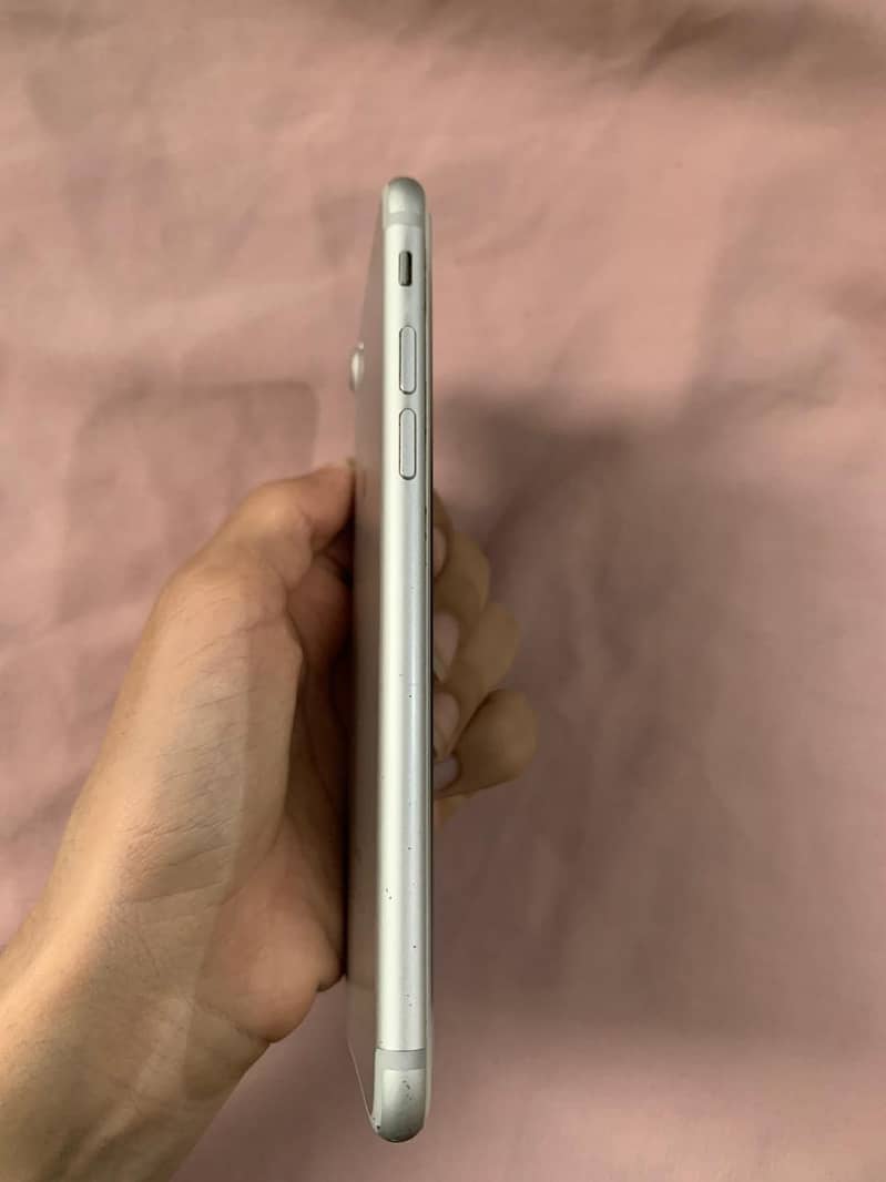 Apple iPhone 7 2