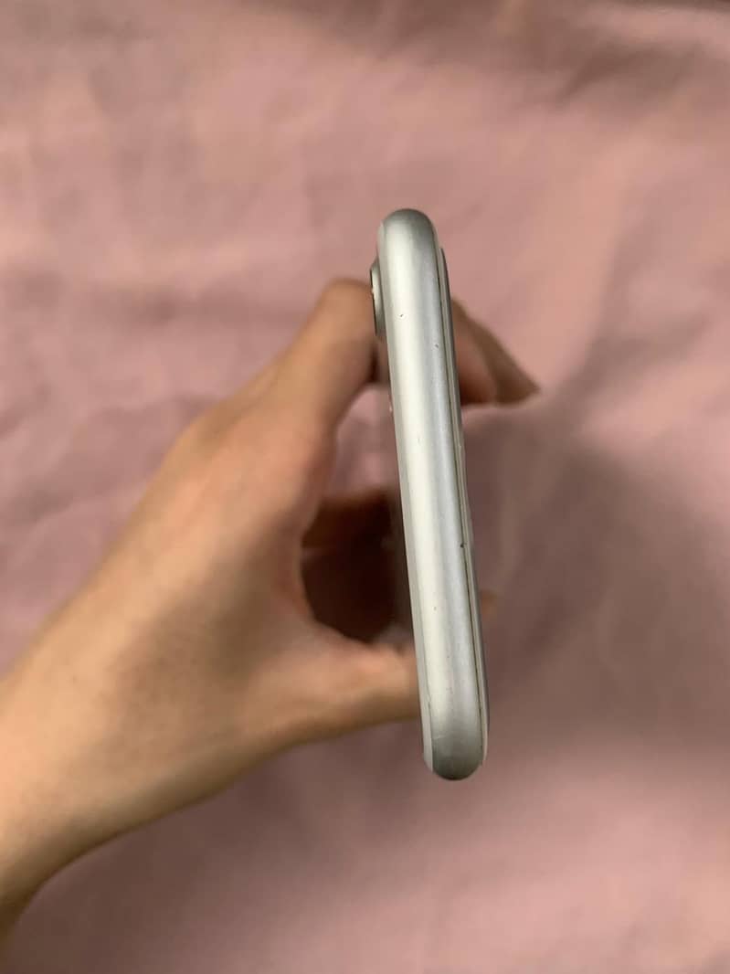 Apple iPhone 7 3